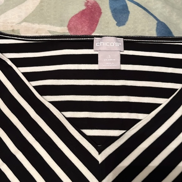 Chico’s 3/4 sleeve V neck slimming tunic - Picture 3 of 4